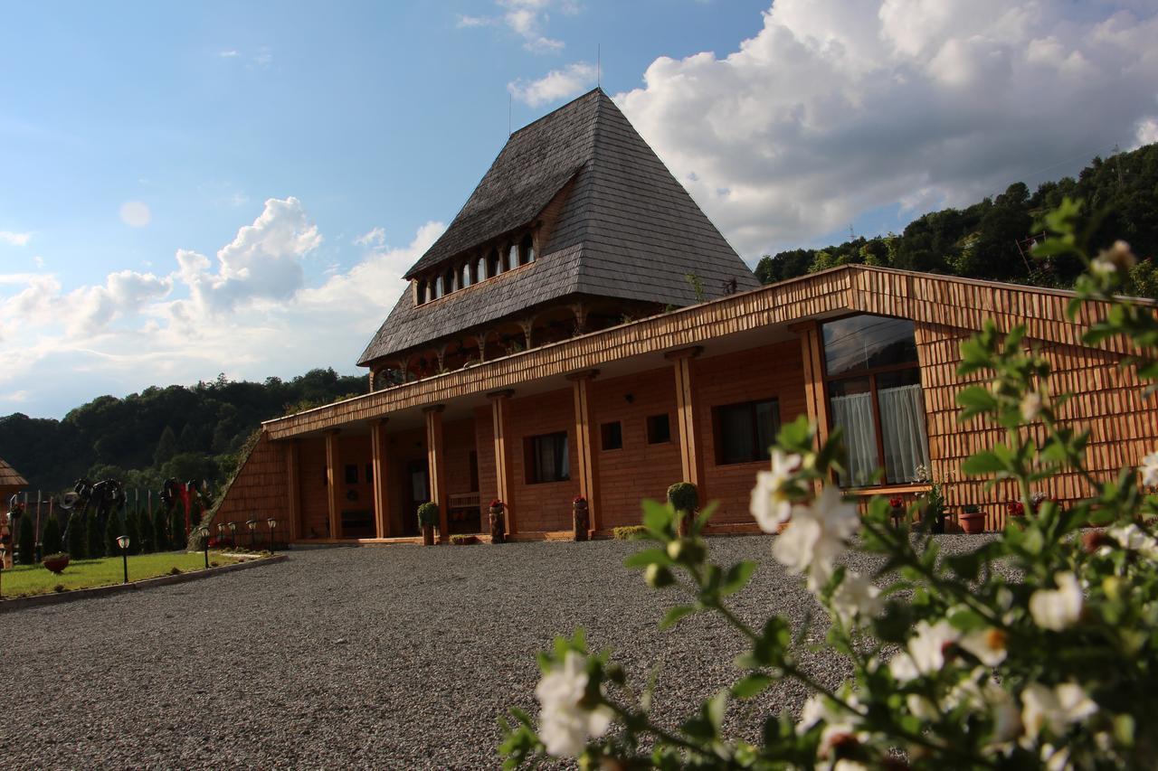 Casa Ralucai Hotel Moisei Exterior photo